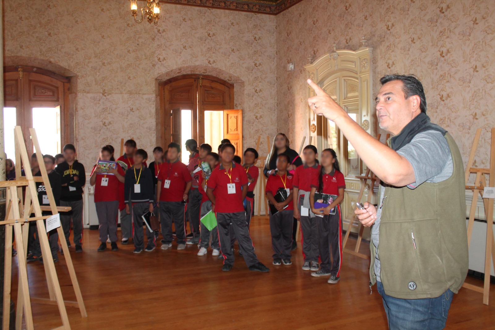 PARTICIPARON ESTUDIANTES DE LA ESCUELA HÉROE DE NACOZARI EN “UN DÍA DE CLASES EN LA QUINTA CAROLINA”