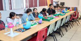 Gracias a la vinculación de la secundaria Federal No. 5 con organizaciones de la sociedad civil, el estudiantado formó parte de este proyecto conjunto en su clase de biología, que incluye observación astronómica, murales móviles y maquetas en tercera dimensión.