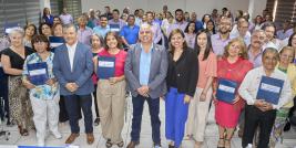 La Secretaría de Educación y Deporte (SEyD) entregó el Bono del Día del Maestro, y el Bono de Recuperación y Reconocimiento a más de 9 mil 400 integrantes del personal docente, administrativo jubilado y pensionado del subsistema educativo federalizado.