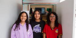 Estudiantes de la Secundaria Federal No.5, de la colonia Lourdes en la ciudad de Chihuahua, interesadas en la salud socioemocional de la comunidad escolar desarrollaron el proyecto denominado Cápsula de Respiración y Desahogo de Emociones (Caredem). 