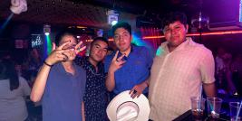 Para celebrar el Día de Estudiante, las y los jóvenes de los Centros de Atención Múltiple (CAM) Chihuahua, pertenecientes al nivel Secundaria y de la modalidad Laboral, tuvieron una tarde de baile al estilo disco.
