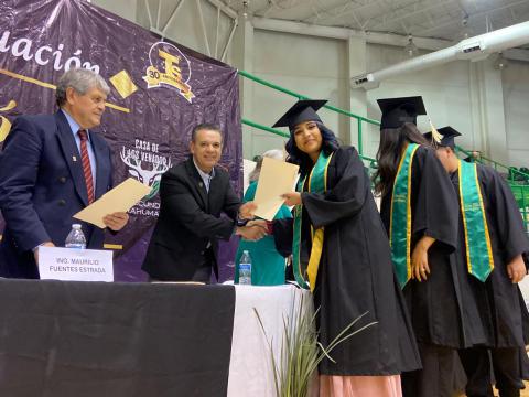 Con la participación de estudiantes de las escuelas Leona Vicario, Tarahumara, Independencia y Progreso, se llevó a cabo la ceremonia de graduación de la Generación 2022-2025 de los cuatro planteles de Telesecundarias Federales que operan en Ciudad Juárez.