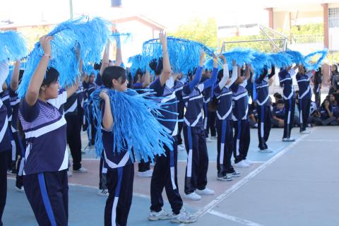 Con la participación de estudiantes, docentes, invitados fundadores, directivos y autoridades educativas, la Escuela Secundaria Técnica No. 91 celebró 20 años de servicio a la educación con un evento en el que las y los estudiantes mostraron su talento en canto y baile. 