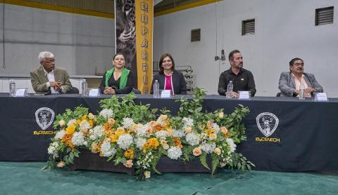 La Secretaría de Educación y Deporte (SEyD), a través de Servicios Educativos del Estado de Chihuahua (SEECH), presentó la conferencia magistral “Filosofía de la Nueva Escuela Mexicana para la Orientación de Proyectos Sociocríticos”, a cargo de la especialista Ysabel Camacho Norzagaray.