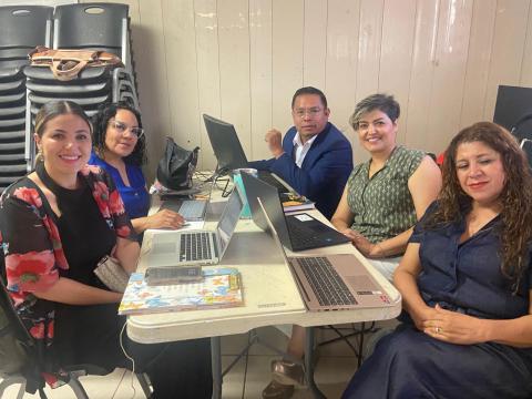 Con el objetivo de capacitar a docentes en el uso de herramientas de la Inteligencia Artificial (IA), se llevó a cabo una capacitación para 40 directivos de los planteles que integran las 6 zonas de Secundarias Generales en la Región Norte.