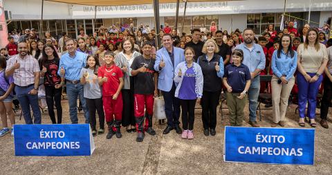 Los Servicios Educativos del Estado de Chihuahua realizó la ceremonia de abanderamiento de la delegación de estudiantes que representará al estado de Chihuahua en los Juegos Deportivos Nacionales Escolares de la Educación Básica, que se desarrollarán en la ciudad de Puebla del 23 de junio al 4 de julio.