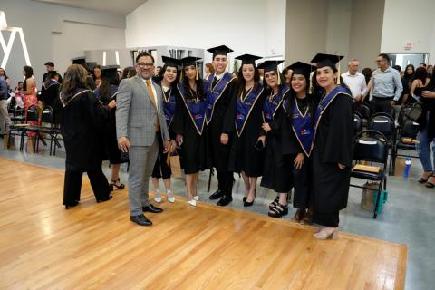 El Centro de Investigación y Docencia (CID), de Ciudad Juárez, realizó la ceremonia de graduación de 27 alumnas y alumnos del programa de Maestría en Educación, en donde recibieron sus cartas de las candidaturas al examen de grado, por parte de las autoridades educativas.