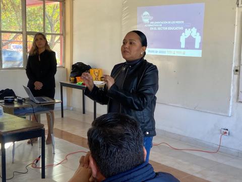 Con el propósito de contribuir a mejorar la convivencia, reducir la violencia y fortalecer la cultura del diálogo en el sector educativo, se impartieron talleres de capacitación sobre medios alternativos para la solución de conflictos en instituciones de Educación Especial en la región norte.