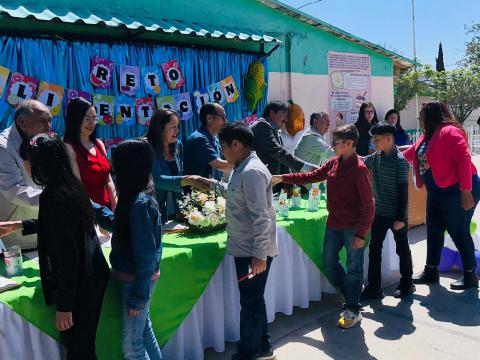 Con el objetivo de promover la reflexión, creatividad y compromiso de los estudiantes de las escuelas primarias sobre la importancia de los beneficios de llevar una dieta equilibrada sana, se realizó el evento “Reto sobre la alimentación saludable”, organizado por el sector No. 13 de Educación Primaria en la Escuela Francisco Villa.