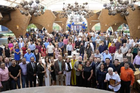 Con motivo de la celebración del Día del Maestro y la Maestra, docentes y Asesores Técnico Pedagógicos participaron en el festejo organizado por supervisoras y supervisores de las 10 zonas de Educación Física del subsistema federalizado en la Región Norte.