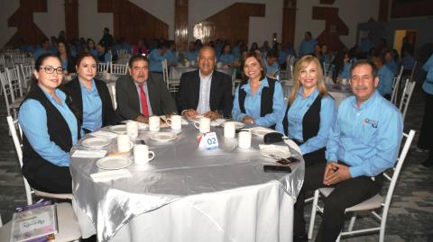 Como parte del ejercicio denominado “Charla y Café” que impulsa la Secretaría de Educación y Deporte (SEyD), personal de Servicios Educativos del Estado de Chihuahua (SEECH) expuso las acciones y programas que se llevan a cabo en beneficio del alumnado y todas las personas que integran el sistema educativo.