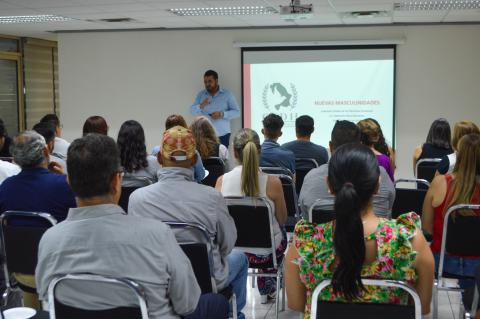 La Secretaría de Educación y Deporte (Seyd), a través de Servicios Educativos del Estado de Chihuahua (SEECH) por medio de la Unidad de Género imparte capacitaciones de manera periódica con la finalidad de fomentar el respeto, la igualdad y el trato digno entre compañeras y compañeros dentro de la institución.