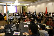 Con la participación de 100 estudiantes con Aptitudes Sobresalientes (AS) atendidos por las Unidades de Servicios de Apoyo a la Educación Regular (USAER) de Ciudad Juárez, se realizó la actividad denominada “ONU, Temas de Migración”, donde se abordaron los fenómenos migratorios internacionales.